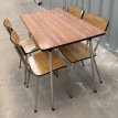 INT-243 Set tafel en stoelen