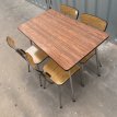 INT-243 Set tafel en stoelen